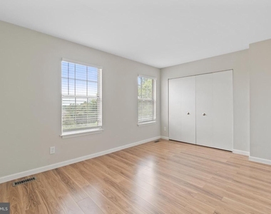 1004 Dartmouth Glen Way - Photo Thumbnail 15