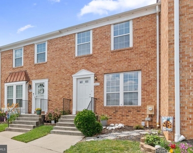 1004 Dartmouth Glen Way - Photo Thumbnail 1