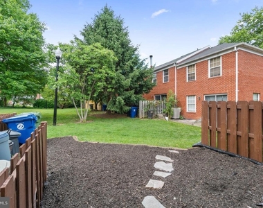 1004 Dartmouth Glen Way - Photo Thumbnail 25