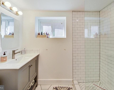 213 Hawaii Avenue Ne - Photo Thumbnail 12