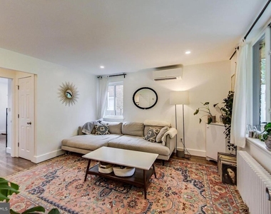 213 Hawaii Avenue Ne - Photo Thumbnail 1