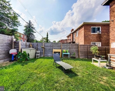 213 Hawaii Avenue Ne - Photo Thumbnail 18