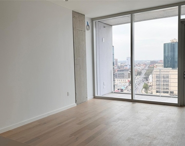 313 W 17th St - Photo Thumbnail 8
