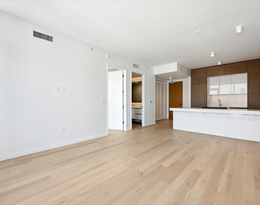 313 W 17th St - Photo Thumbnail 10