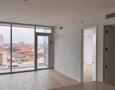 313 W 17th St - Photo Thumbnail 5