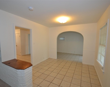 1211 Ridgemont Dr - Photo Thumbnail 3