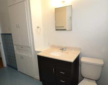 1211 Ridgemont Dr - Photo Thumbnail 14