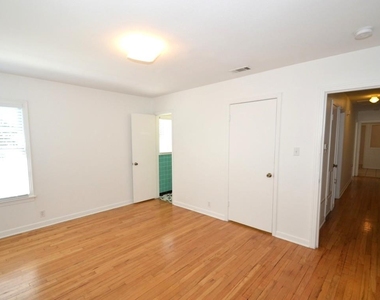 1211 Ridgemont Dr - Photo Thumbnail 18