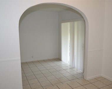 1211 Ridgemont Dr - Photo Thumbnail 4