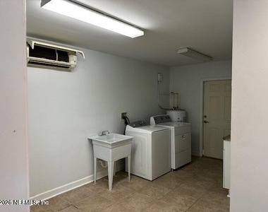 1012 N 6th Avenue - Photo Thumbnail 14