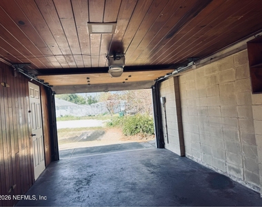 1012 N 6th Avenue - Photo Thumbnail 1