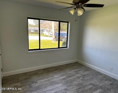 1012 N 6th Avenue - Photo Thumbnail 8