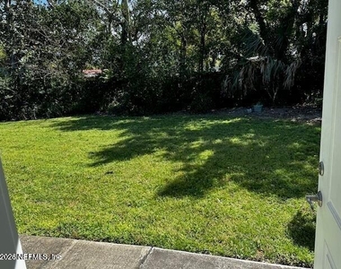 1012 N 6th Avenue - Photo Thumbnail 15