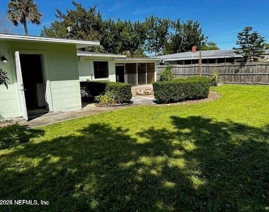 1012 N 6th Avenue - Photo Thumbnail 16