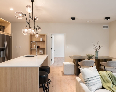 8015 W Belmont Avenue - Photo Thumbnail 4