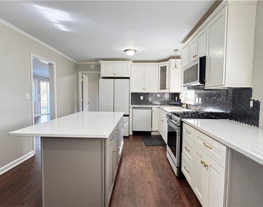 552 Sybil Lane Se - Photo Thumbnail 7