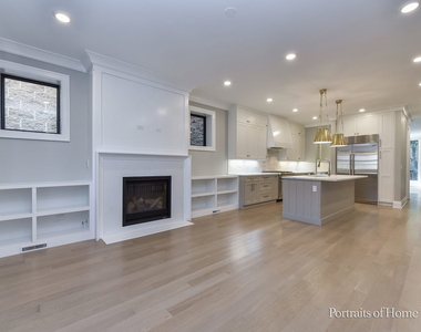 2135 N Lakewood Avenue - Photo Thumbnail 12