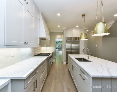 2135 N Lakewood Avenue - Photo Thumbnail 5