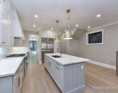 2135 N Lakewood Avenue - Photo Thumbnail 9