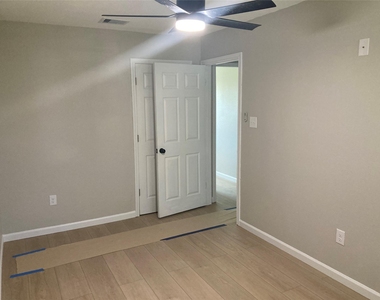 2627 32nd Avenue N - Photo Thumbnail 13
