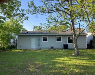 2627 32nd Avenue N - Photo Thumbnail 14