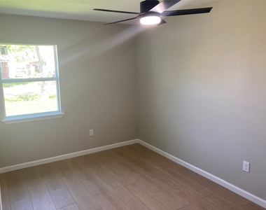 2627 32nd Avenue N - Photo Thumbnail 7