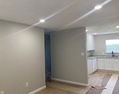 2627 32nd Avenue N - Photo Thumbnail 4