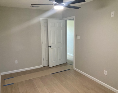 2627 32nd Avenue N - Photo Thumbnail 5