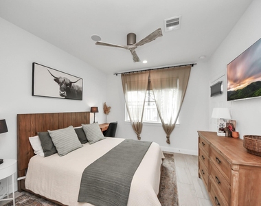 1721 Eado Point Lane - Photo Thumbnail 7