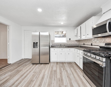 602 Massey Tompkins Road - Photo Thumbnail 4