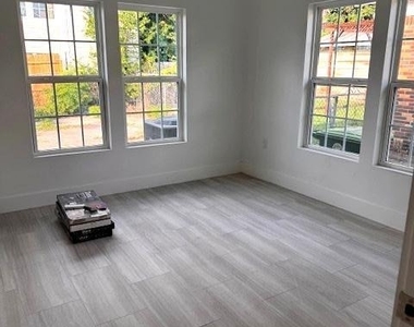 2901 Isabella Street - Photo Thumbnail 4