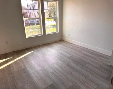 2901 Isabella Street - Photo Thumbnail 2