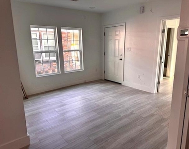 2901 Isabella Street - Photo Thumbnail 3
