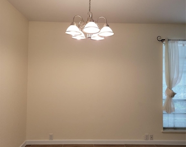 2101 Fountain View Drive - Photo Thumbnail 2