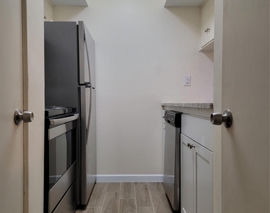 2101 Fountain View Drive - Photo Thumbnail 1