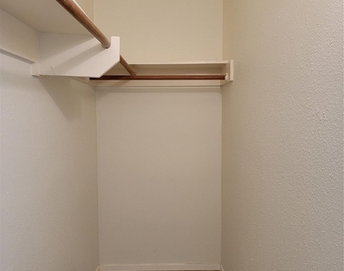 2101 Fountain View Drive - Photo Thumbnail 15