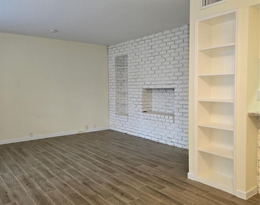 2101 Fountain View Drive - Photo Thumbnail 8