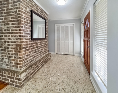 9206 Sharpview Drive - Photo Thumbnail 6