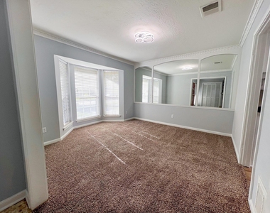 9206 Sharpview Drive - Photo Thumbnail 4