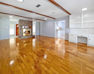 9206 Sharpview Drive - Photo Thumbnail 8