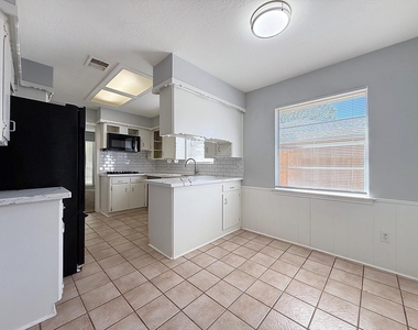 9206 Sharpview Drive - Photo Thumbnail 11