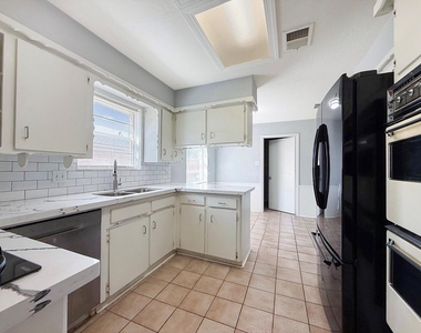 9206 Sharpview Drive - Photo Thumbnail 9