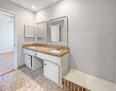 9206 Sharpview Drive - Photo Thumbnail 18