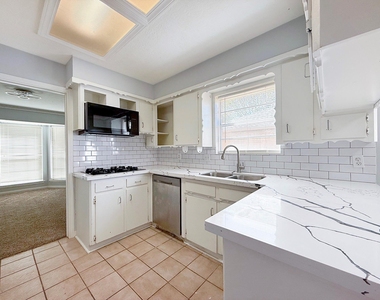 9206 Sharpview Drive - Photo Thumbnail 10