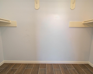 2702 Fir Crest Court - Photo Thumbnail 21