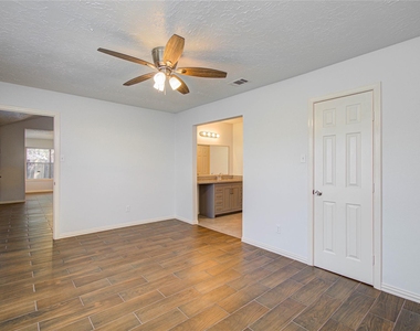 2702 Fir Crest Court - Photo Thumbnail 13