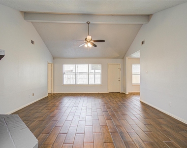 2702 Fir Crest Court - Photo Thumbnail 4