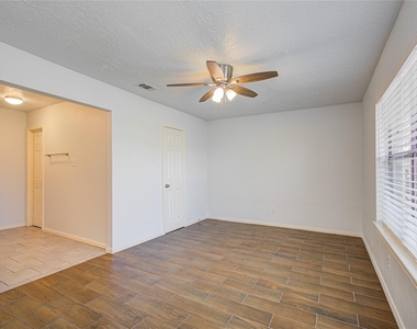 2702 Fir Crest Court - Photo Thumbnail 12