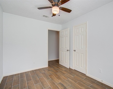2702 Fir Crest Court - Photo Thumbnail 17