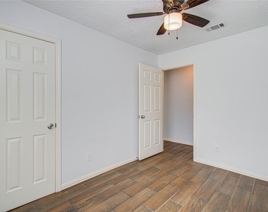 2702 Fir Crest Court - Photo Thumbnail 15